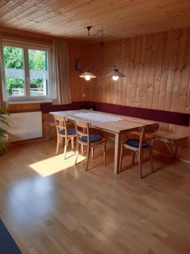 a dining room with a table and chairs in a room at Rosanna in Egg