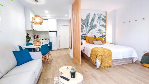 Posteľ alebo postele v izbe v ubytovaní OleHolidays 411 Romana Playa junto a la playa