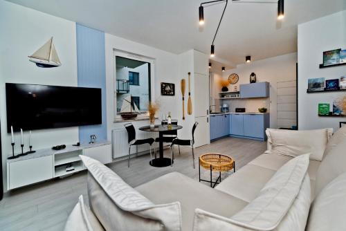 Telewizja i/lub zestaw kina domowego w obiekcie BlueApart Apartamenty Nexo