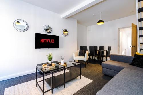 Cozy Liverpool Anfield House, Entire Home with Free Wifi & Netflix