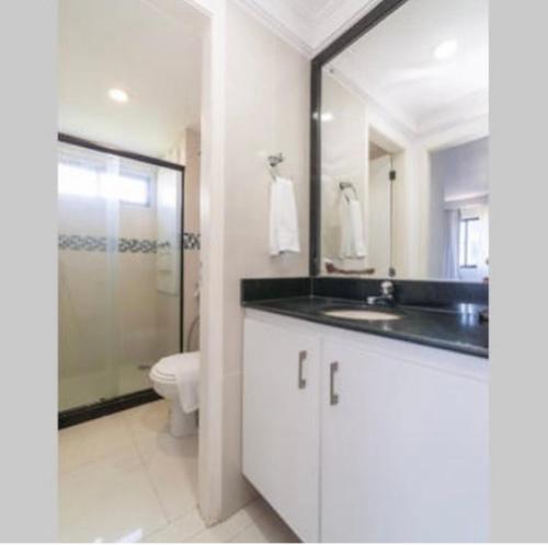 Vonios kambarys apgyvendinimo įstaigoje Flat em Boa Viagem