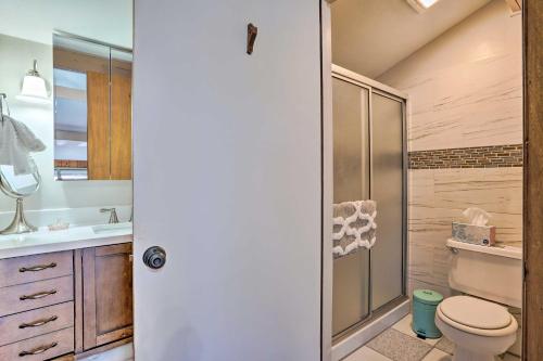 Ένα μπάνιο στο Close to Hiking and Dtwn Mtn-View Prescott Home!