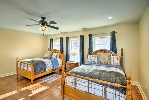 Легло или легла в стая в Belmont Home with Mtn View, 9 Mi to Gunstock Resort