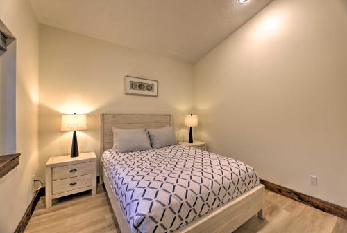 Postel nebo postele na pokoji v ubytování Sanderling Sea Cottages, Unit 5 with Ocean Views!