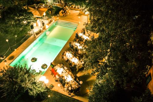 an overhead view of a swimming pool at night at Hotel Milano Pool & Garden in Salice Terme