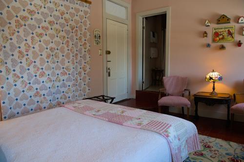 a bedroom with a bed and a table and two chairs at Shoreham Inn Bed & Breakfast in Shoreham
