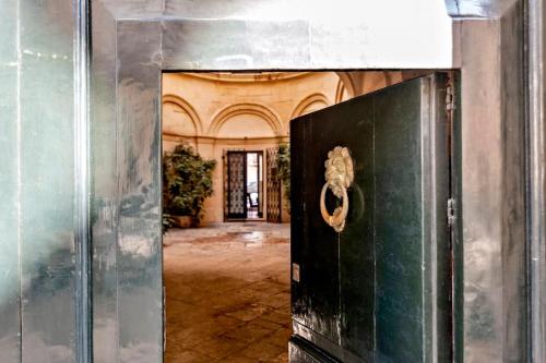 an open door to a room with a hallway at Casa vacanze De Mari in Lecce