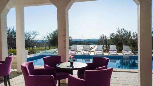 Bazén v ubytovaní Holiday Home "PANORAMA-SPORT" POOL&BAR alebo v jeho blízkosti