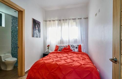 Postel nebo postele na pokoji v ubytování Villa Favella-Pop-Art-View-7BR-Jamaca De Dios-Balcony-Dream