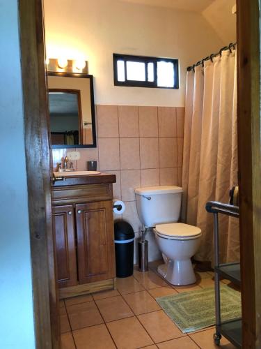 Ванная комната в Cockatoo Studio Apartments