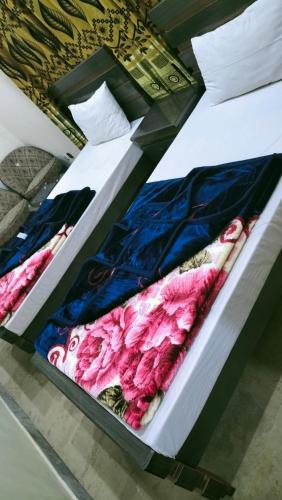 Galería fotográfica de Hotel Decent Lodge en Multán