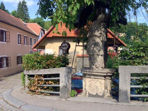 Das Gebäude in dem sich die Pension befindet