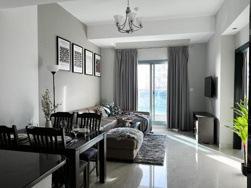 Spacious Modern 1 Bedroom apartment in Prime Business Bay Location