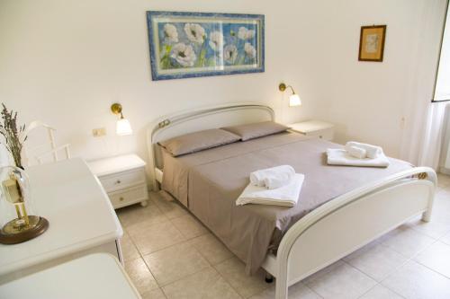 a bedroom with a bed with two towels on it at Casa Nanni in Portoferraio