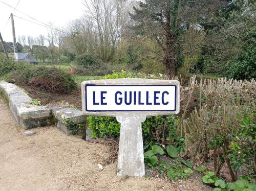 a sign that reads le guillege in a garden at Appartement dans gîte vue mer et campagne in Sibiril