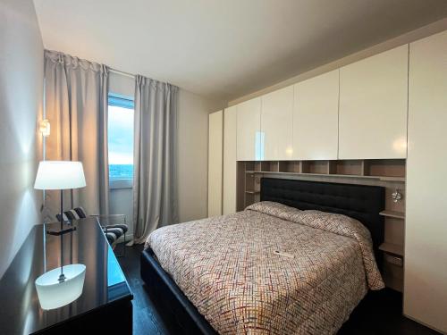 Säng eller sängar i ett rum på Elegante bilocale Torre Pontina