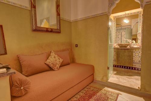 Un lugar para sentarse en Riad Les Oliviers & Spa