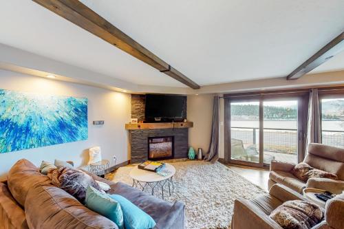 Sleek Retreat Unit C201 – Photos 2