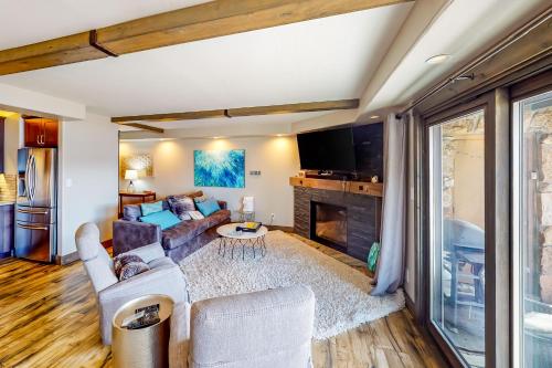 Sleek Retreat Unit C201 – Photos 5