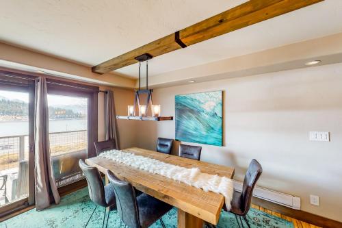 Sleek Retreat Unit C201 – Photos 4