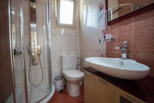 Ένα μπάνιο στο Private, pool, sunsets, beaches, amenities - Eleni