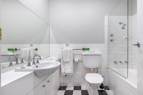 Vonios kambarys apgyvendinimo įstaigoje St Francis Winery