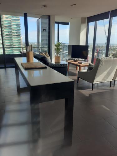 Top Floor Stunning Views – Photos 3