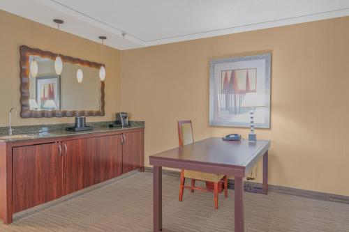 A kitchen or kitchenette at Harmony Suites Secaucus Meadowlands