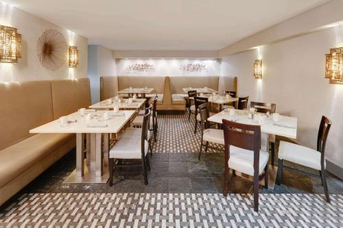 a restaurant with tables and chairs in a room at The Royal Sonesta Chicago Downtown in Chicago