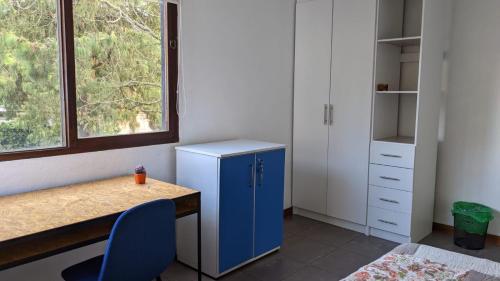 A kitchen or kitchenette at Play House