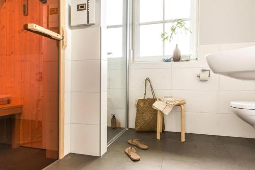 Kylpyhuone majoituspaikassa Holiday house, Fuhlendorf