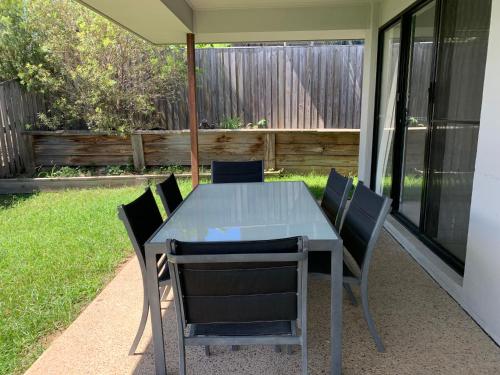 a table and chairs sitting on a patio at Modern 4BR close to the Airport- Whole house in Gladstone