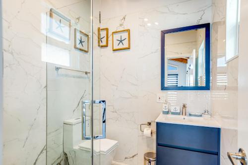 a bathroom with a shower and a toilet and a sink at Tradewinds Treat in Big Pine Key