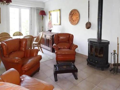 Holiday home with private outdoor pool, Gouesnac"h