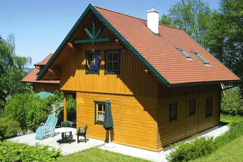 a small wooden house with a table and chairs at Chalet near Kalkalpen National Park in Schlierbach