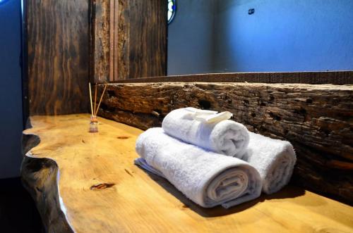 a pile of towels sitting on a wooden table at Castillo Casablanca in Guatavita
