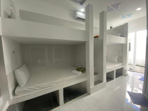 מיטה או מיטות קומותיים בחדר ב-Windy hills hotel