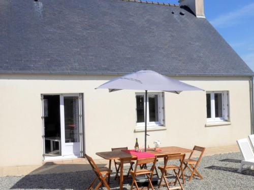 Holiday Home in Guissény near Beaches