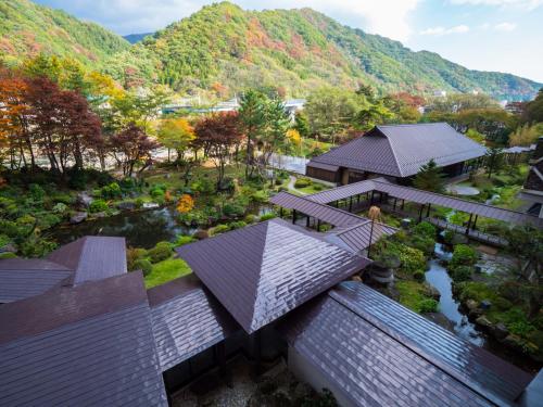 an overhead view of a house with a garden at Matsunoi in Minakami