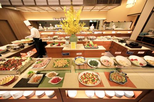 a chef in a kitchen with many plates of food at Matsunoi in Minakami