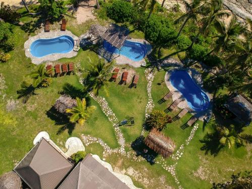 Pohľad z vtáčej perspektívy na ubytovanie Barefoot Kuata Island Resort