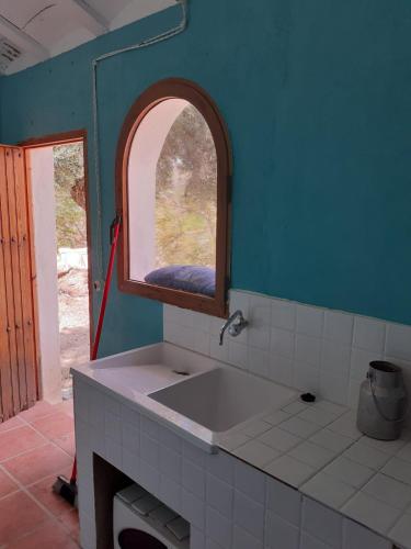 a bathroom with a sink and a mirror at Cabañas El Nogueral in Gontar