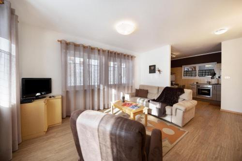a living room with a couch and a table at Ciasa Piaz de Pavarin in Pera