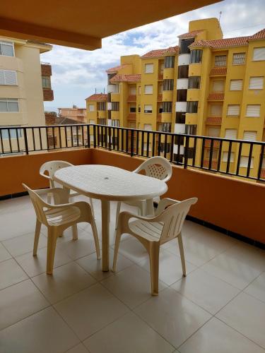 Μπαλκόνι ή βεράντα στο Tamaris Playa Solo Familias Serviplaya