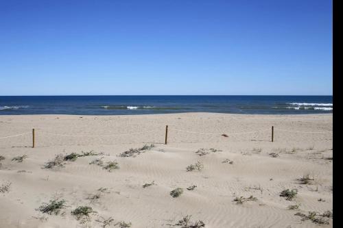 Galeriebild der Unterkunft AT017 Primera línea de la playa, piscina, vistas mar in Creixell
