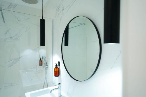 a bathroom with a mirror and a sink at B&B La Maison Galiène in Bordeaux