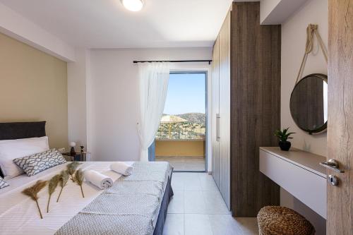 una camera con un letto e una grande finestra di Villa Mariva , south Crete , Triopetra a Triopetra