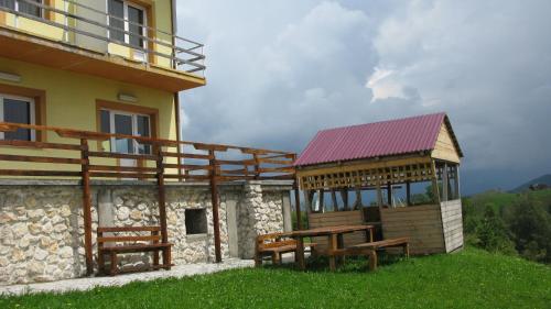 Gallery image of Pensiunea Pui de Urs Sirnea in Fundata