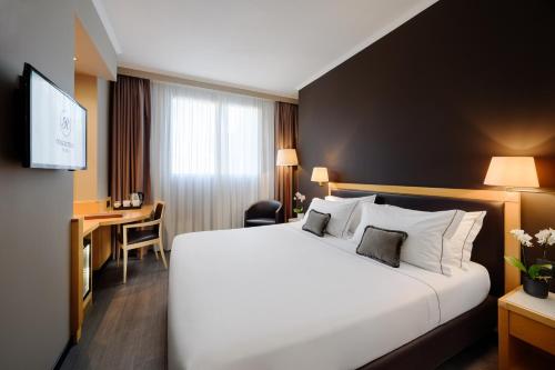 Postel nebo postele na pokoji v ubytování City Life Hotel Poliziano, by R Collection Hotels