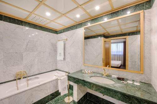 Koupelna v ubytování City Life Hotel Poliziano, by R Collection Hotels